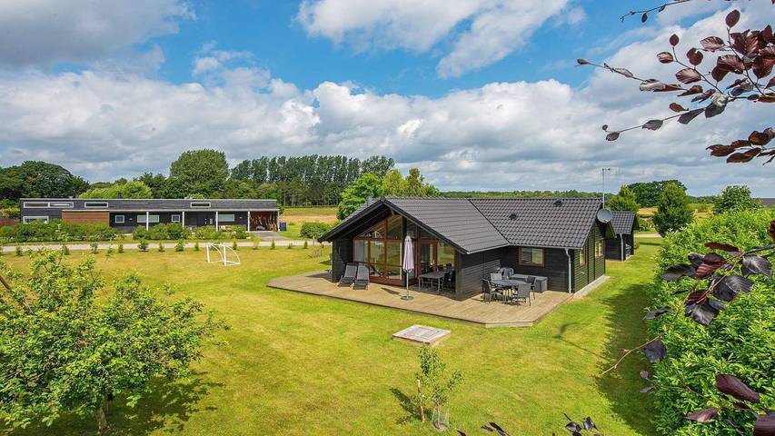 Ferienhaus für 7 Personen, mit Sauna und Terrasse sowie Whirlpool in Ahl Strand