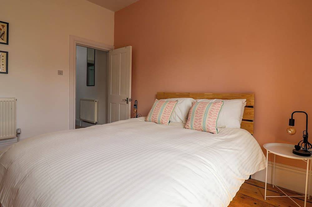 28 Fore Street, pet friendly, with a garden in Seaton, Devon in Seaton, Devon