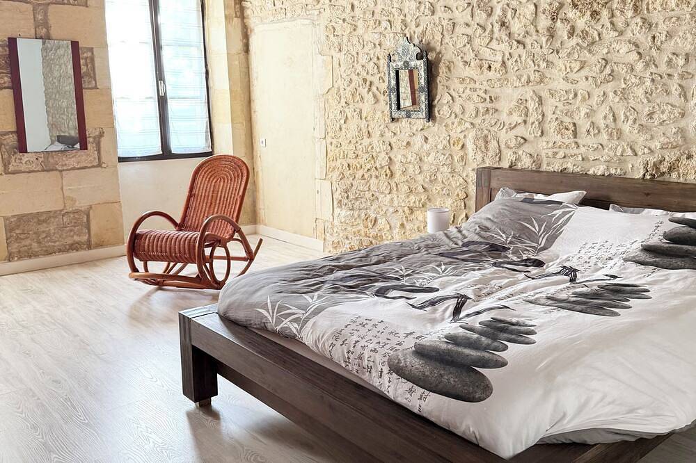 Grande maison ,  pour grande famille ou voyage entre amis, à15 km de l'océan in Trizay, Région de Saintes