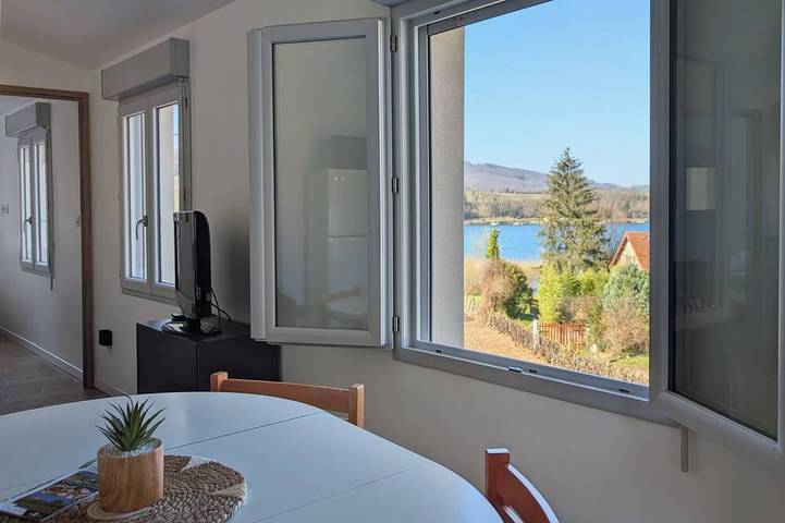 Ganze Wohnung, Le Lac Bleu,  Privatstrand am See von Paladru in Charavines, La Tour-du-Pin und Umgebung