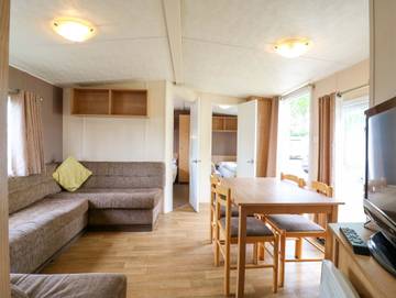 Caravan for 10 People in St Osyth, Essex, Photo 4