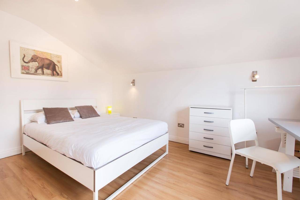Tooting Broadway Studios & Rooms in Wandsworth (borough), Londen