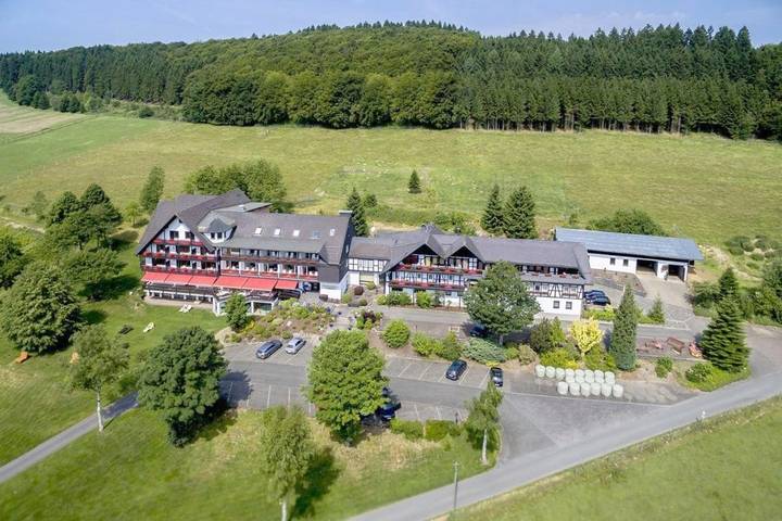 Hotel für 2 Personen, mit Balkon und Whirlpool sowie Terrasse und Garten
