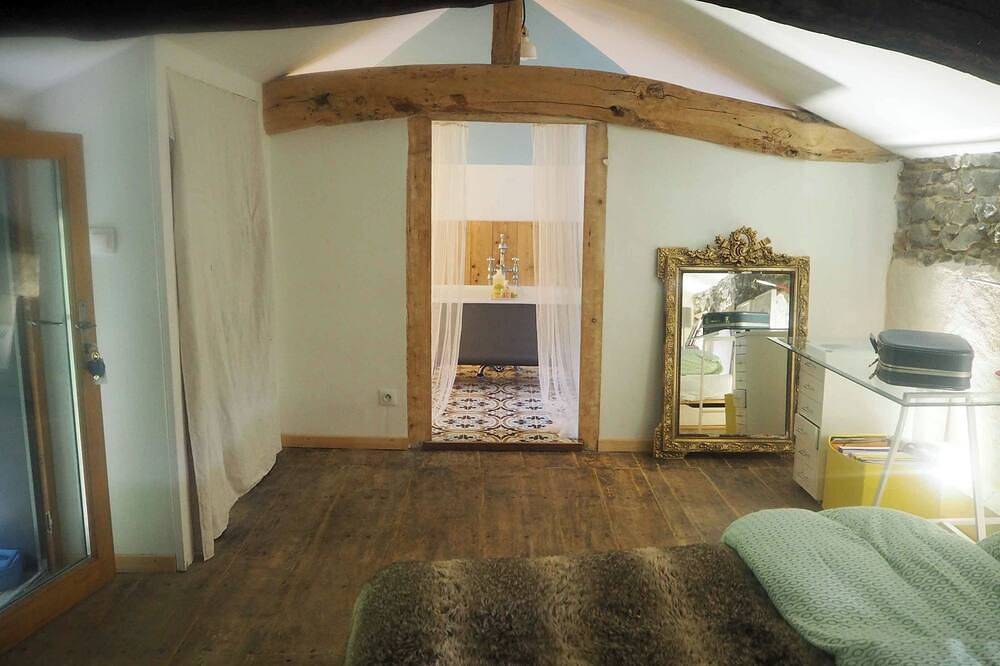 Chambre d'Hôtes en Beaujolais Vert. Ambiance Zen. idéal Couples in Valsonne, Région de Villefranche-sur-Saône