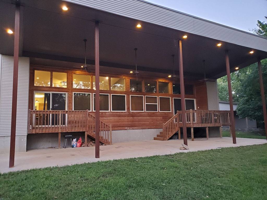 Serene Lake Home in Ozark Mountains