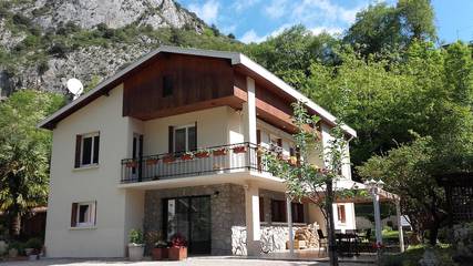 Gîte pour 2 personnes, avec jardin et terrasse à Ornolac-Ussat-les-Bains