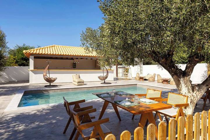 Gîte pour 2 personnes, avec Balcon ainsi que Jardin et Piscine à Koróni