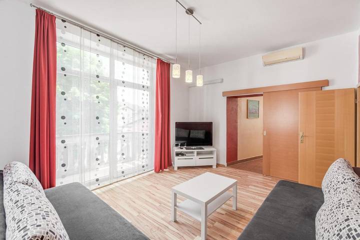 Ferienwohnung für 5 Personen, mit Balkon und Pool - 1