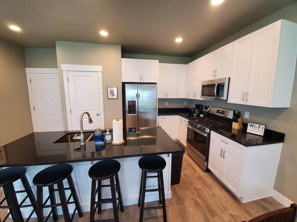 Secluded townhome midway between downtown & skiing; min from shops, & dining in Midvale (UT), Salt Lake County (UT)