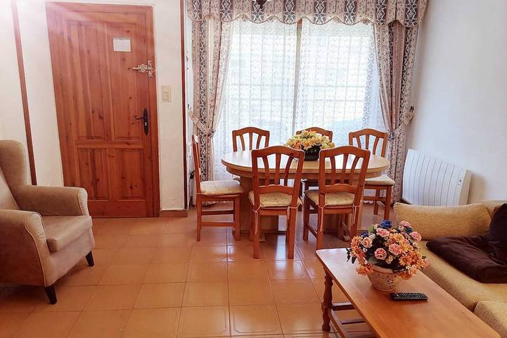 Charming 3-bedroom bungalow in welcoming Guardamar del Segura with Ac, Wifi in Platja Centre (Guardamar del Segura), Guardamar del Segura