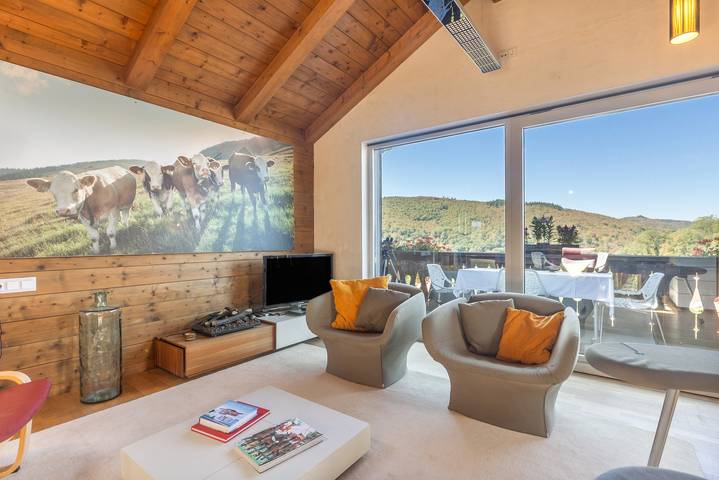 Ganze Wohnung, Apartment „Weiser Hirsch" im Chalet Burgblick in Weilrod, Hochtaunuskreis