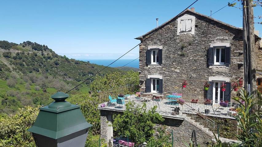 Gîte pour 4 personnes, avec Terrasse ainsi que Jardin et Vue à Porri