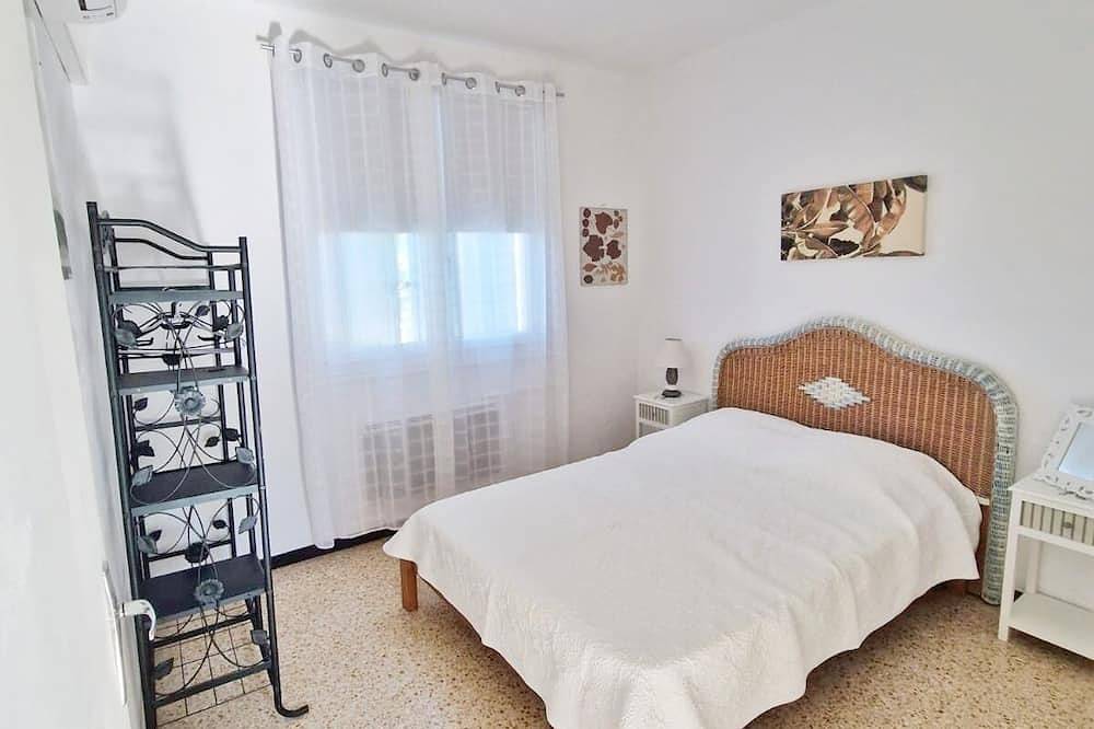 Air-conditioned single-storey house on 900 m2 of land in a village in southern Ardèche in Bessas, Ardèche