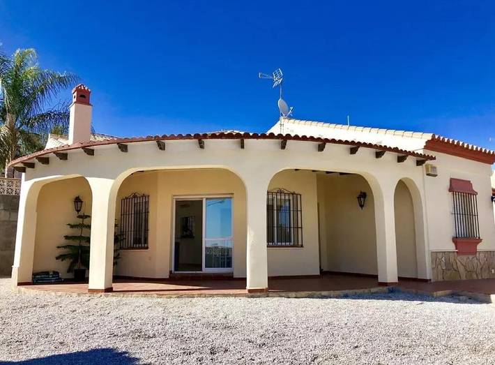 Chalet para 6 personas, con terraza además de vistas y piscina en Torrox Costa