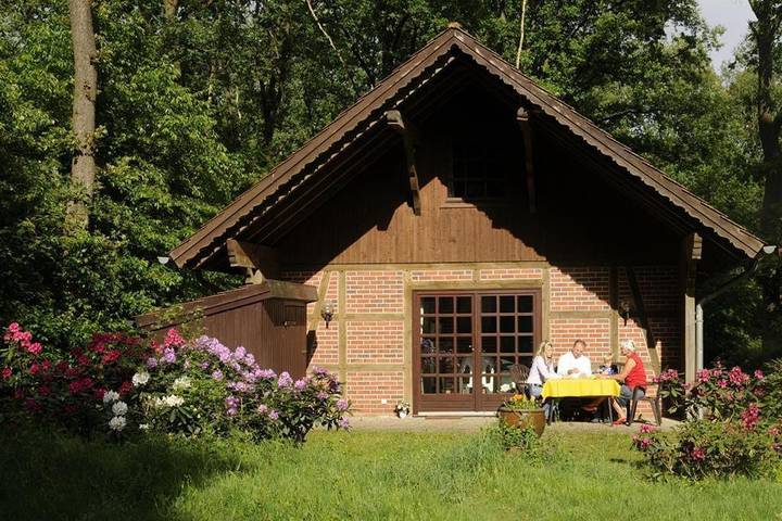 Vakantiehuis voor 8 personen, met tuin en terras in Bispingen