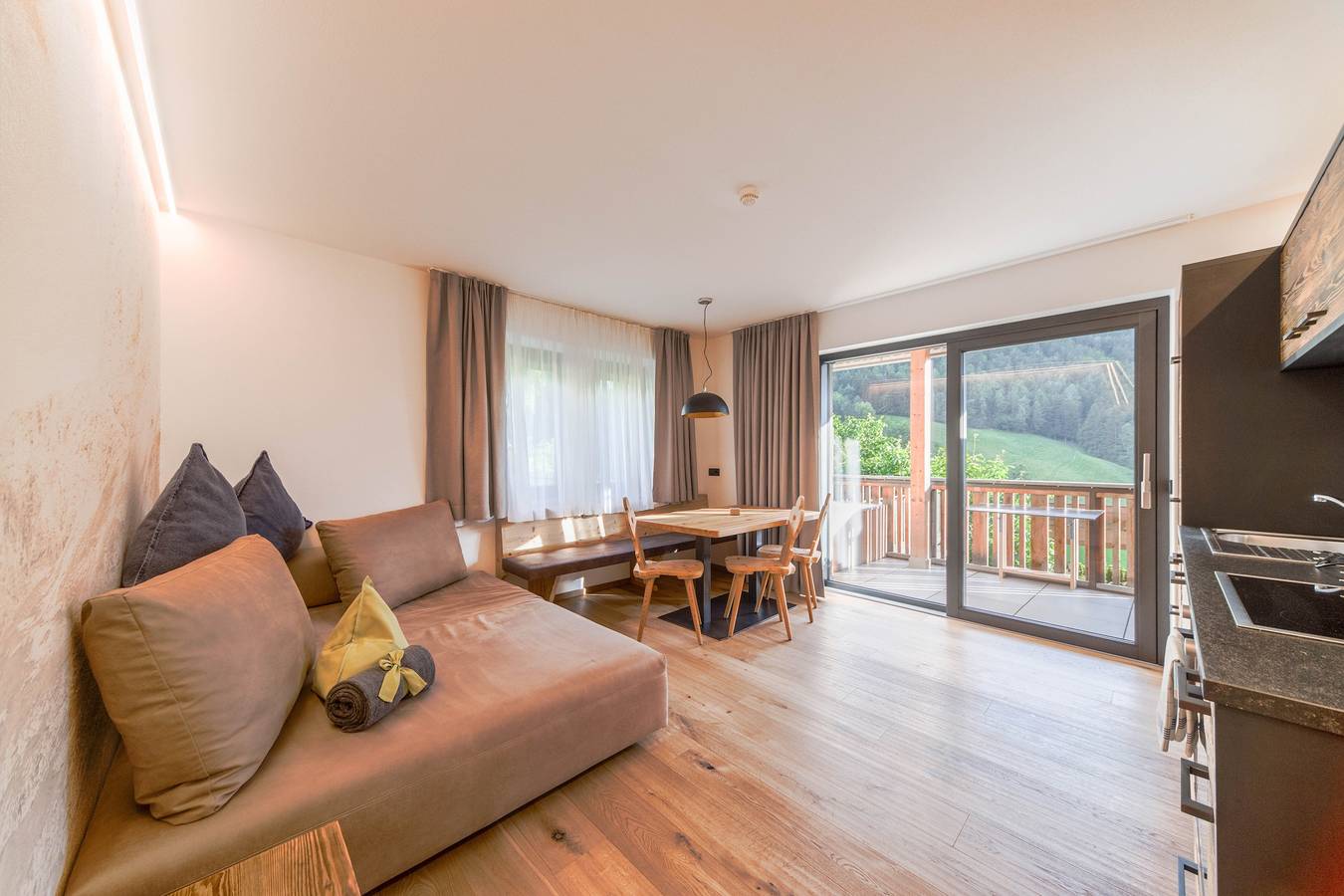 Schöne Ferienwohnung "Sonnleiten Sonnenadler 2" mit Blick auf die Berge in Steinegg (Karneid), Karneid