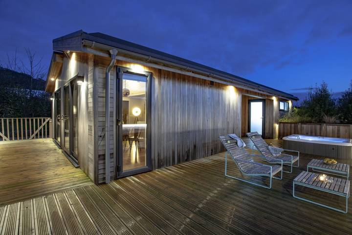 Lodge for 2 people, with Hot tub in Cheddar