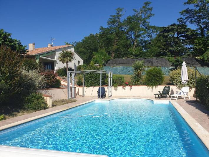 Location de vacances pour 8 personnes, avec jardin ainsi que vue et piscine à Colayrac-Saint-Cirq - 4
