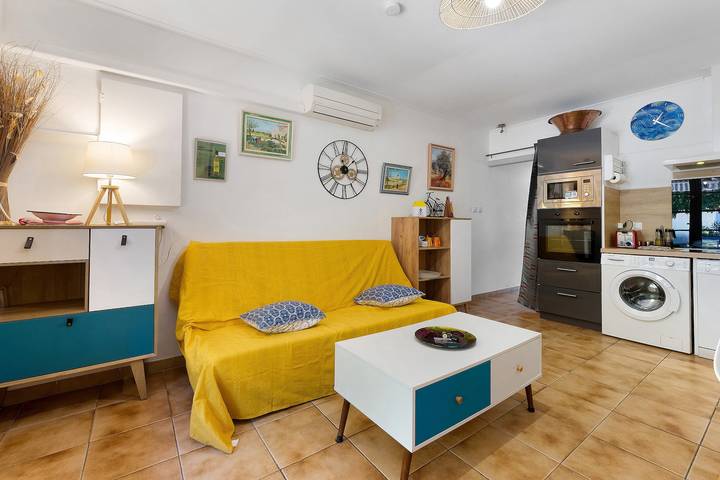 Casa "Gite L'Embellido" con terrazza privata, Wi-Fi e aria condizionata in Mouriès, Arles e dintorni