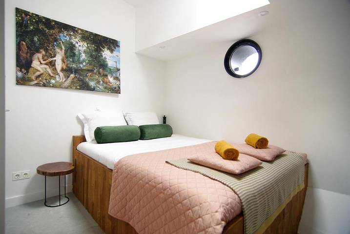 Location de vacances pour 2 personnes, avec Balcon ainsi que Terrasse et Vue à Amsterdam