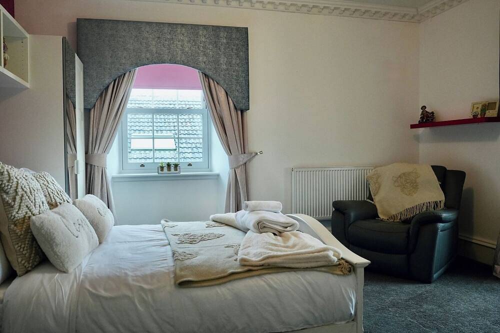 6Br House with Butler, Sauna and Hot Tub in Glasgow in Nord Lanarkshire