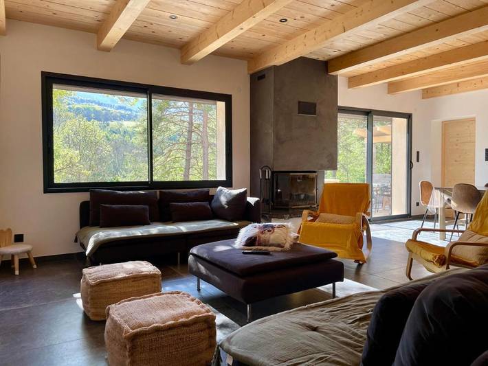 Gîte pour 10 personnes, avec terrasse ainsi que vue et jardin à Montclar - 4