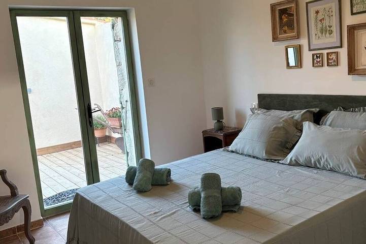 Location de vacances pour 4 personnes, avec terrasse et jardin à Granace - 2