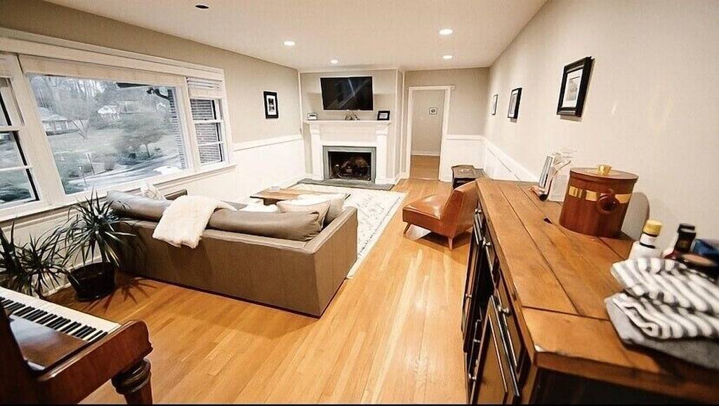 Wunderschön renoviertes 3500 Quadratmeter großes Oxford-Haus in Richmond !! in Richmond, Virginia