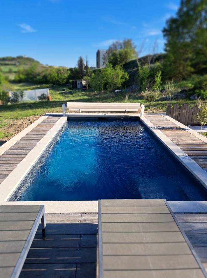 Gîte pour 4 personnes, avec piscine ainsi que terrasse et jardin