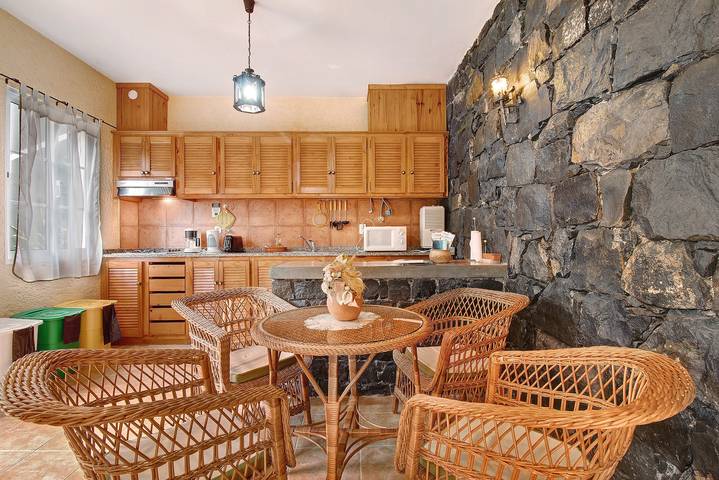 Holiday Home 'Catarina' with Mountain View, Wi-Fi and Air Conditioning in Madeira