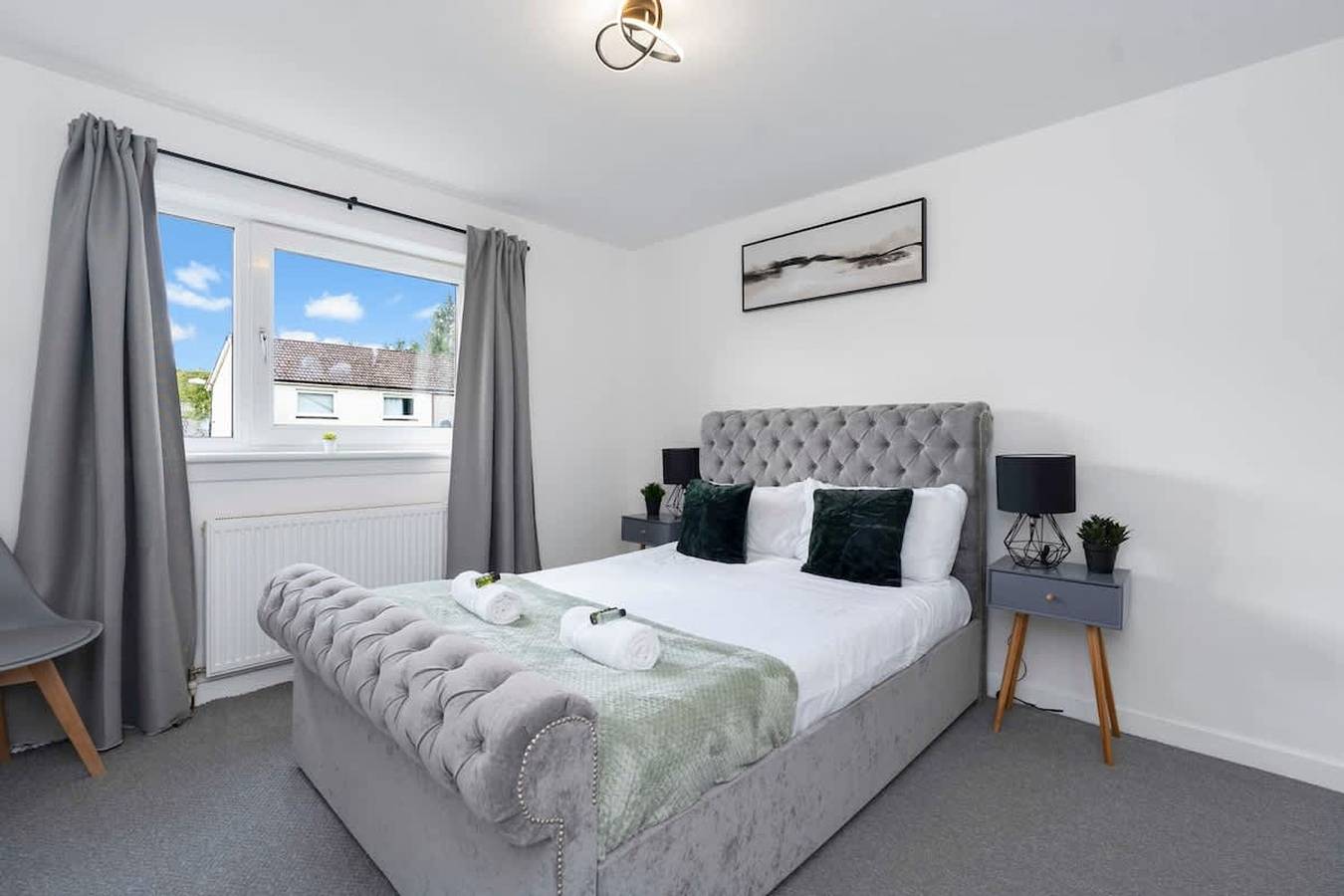 Contractor   Family Friendly House - Sleeps 8 - Free Parking and Fast Wi-Fi in Livingston, West Lothian