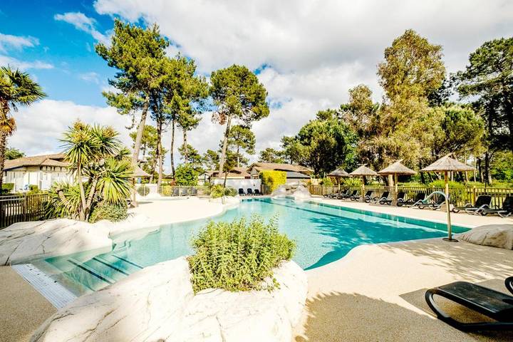 Location de vacances pour 6 personnes, avec Terrasse et Jardin ainsi que Piscine et Vue dans Golf Blue Green Gujan - 4