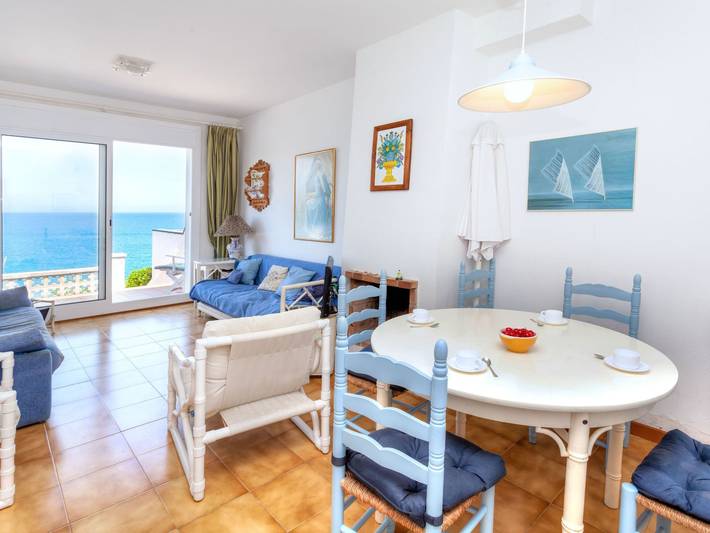 Ferienwohnung für 5 Personen, mit Ausblick und Terrasse in Llanca - 2