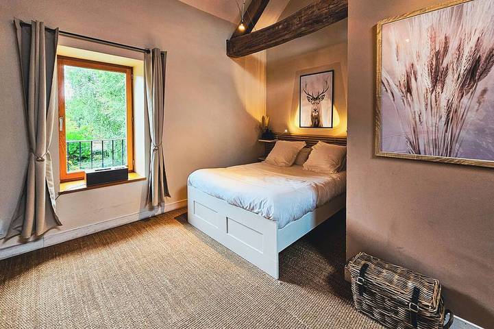 Gîte pour 6 personnes, avec jardin ainsi que terrasse et jacuzzi, animaux acceptés à Étivey