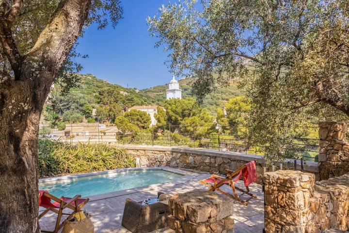 Location de vacances pour 10 personnes, avec piscine ainsi que terrasse et jardin, animaux acceptés à Corbara