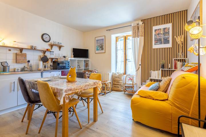 Entire apartment, Charming Apartment in Village Center in Moëlan-sur-Mer, Côte de Cornouaille