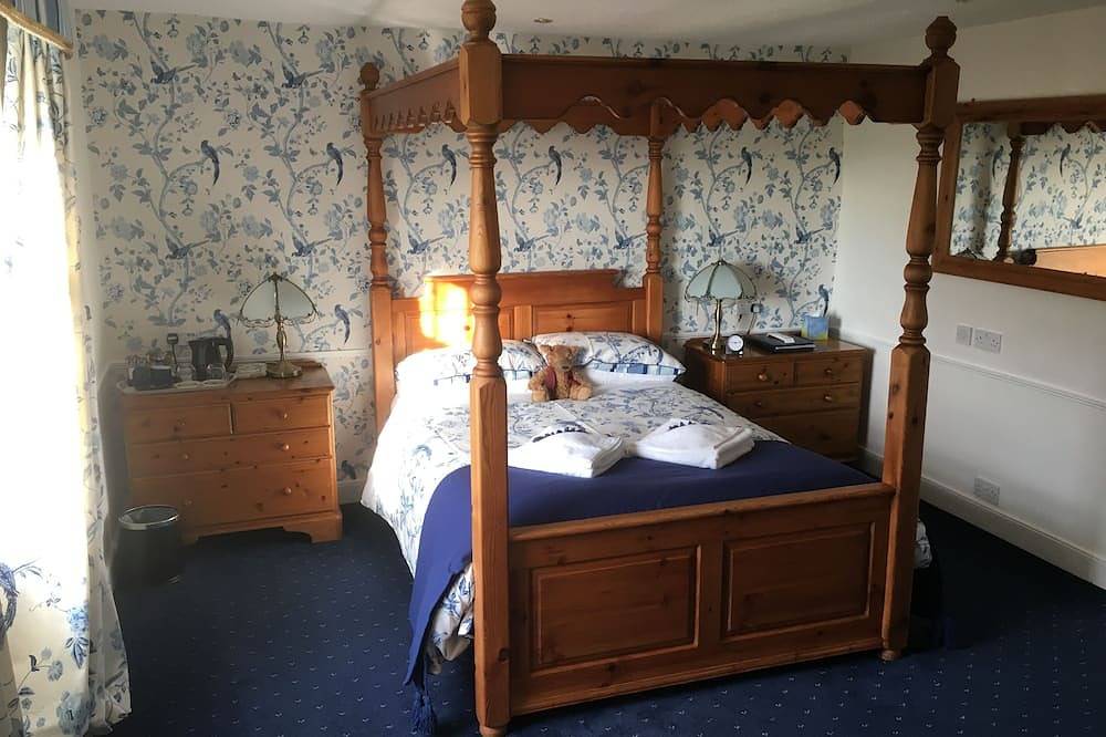 Romantic Four Poster Bed Room on Somerset Levels in Godney, Somerset