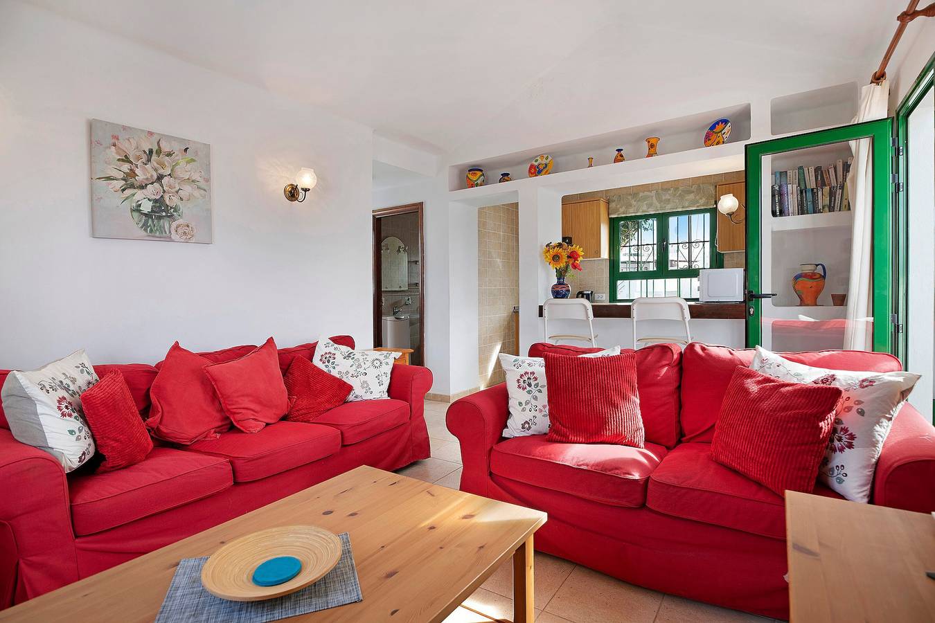 Entire apartment, "Apt6 Las Palmeras Iii Lanzarote" with Sea and Mountain Views, Shared Pool & Private Terrace in Puerto del Carmen, Tías