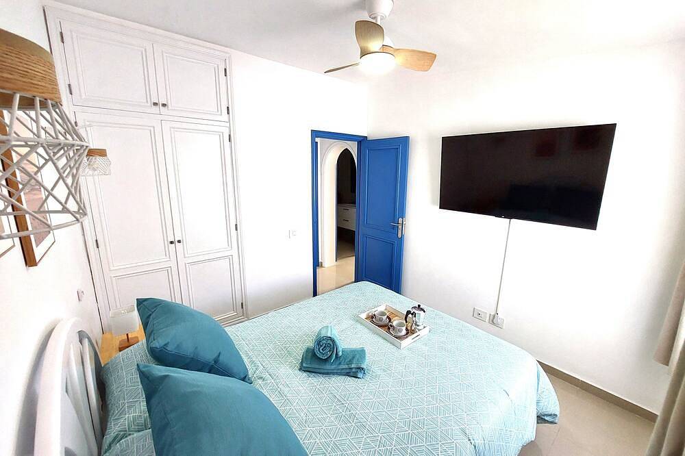 Detached villa with terrace and barbecue, very close to the beach in Abades, Arico