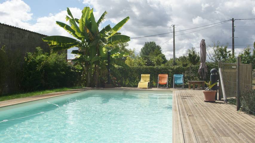 Appartement de vacances pour 2 personnes, avec balcon et jacuzzi ainsi que jardin et piscine