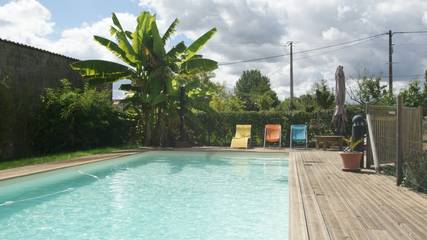 Gîte pour 2 personnes, avec piscine et jardin ainsi que balcon et jacuzzi à Liez