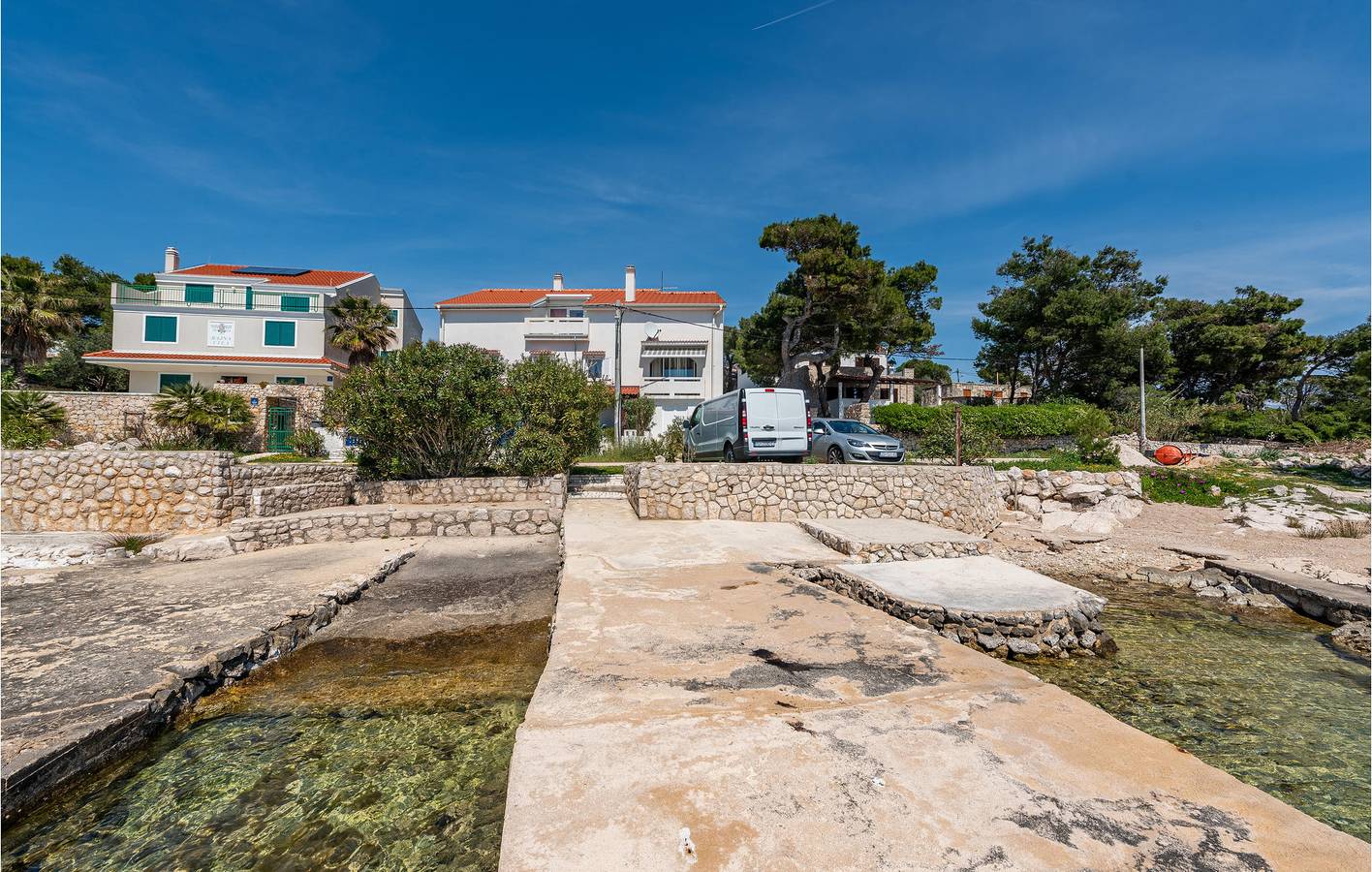 Ganze Ferienwohnung, Gemütliche Wohnung mit Terrasse, WLAN und Parkplatz, 100 m bis zur Küste in Pag Stadt, Pag