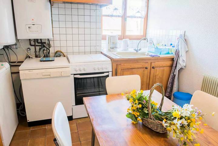 Gîte pour 4 personnes, avec piscine et terrasse