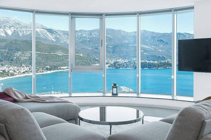 Ganze Wohnung, Best View 4-bedroom apartment with swimming pool and private top-roof terrace in Budva, Opština Budva