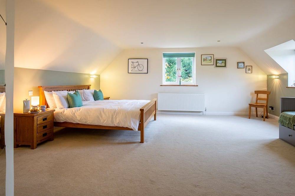 Glasfryn - sleeps 10 guests  in 5 bedrooms in Great Wolford, Warwickshire