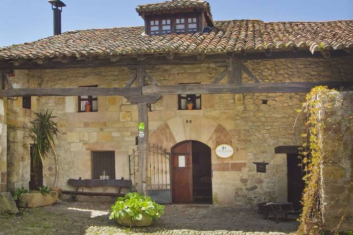 Cottage for 11 people, with garden and pool - 1