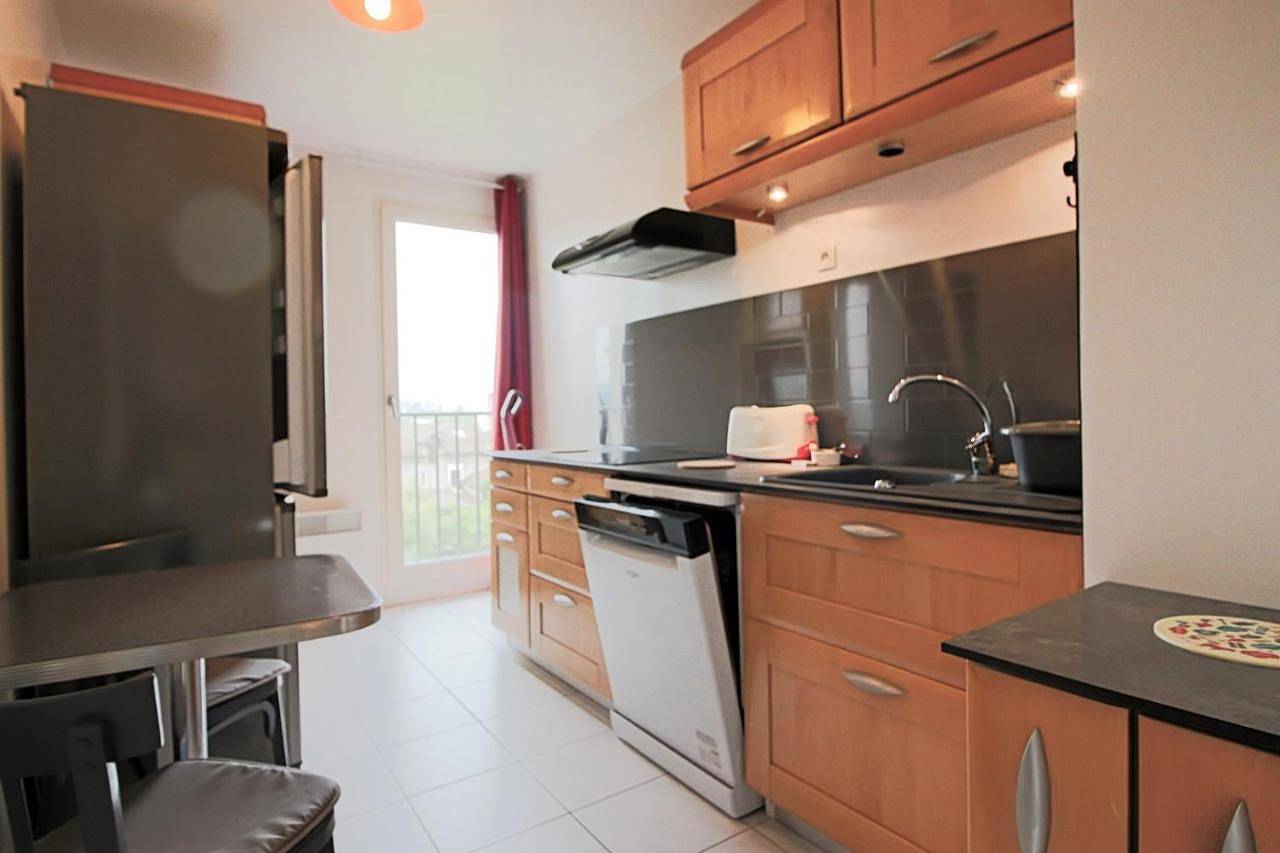 Appartement entier, One-Bedroom Apartment in Champagne-sur-Seine, Seine-et-Marne