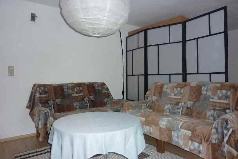 Ganze Wohnung, Helle Ferienwohnung (40 qm) für maximal zwei Personen in Deiningen, Bayerisch Schwaben