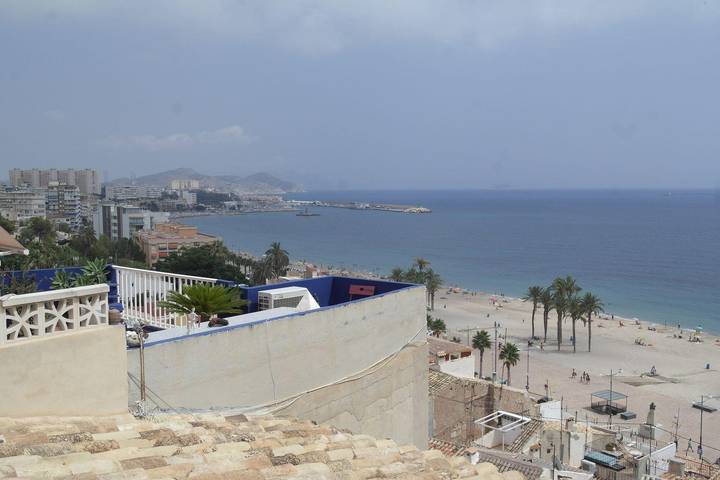 Entire apartment, Penthouse with sea views on the wall of the old town of Villajoyosa in La Vila Joiosa, Costa Blanca