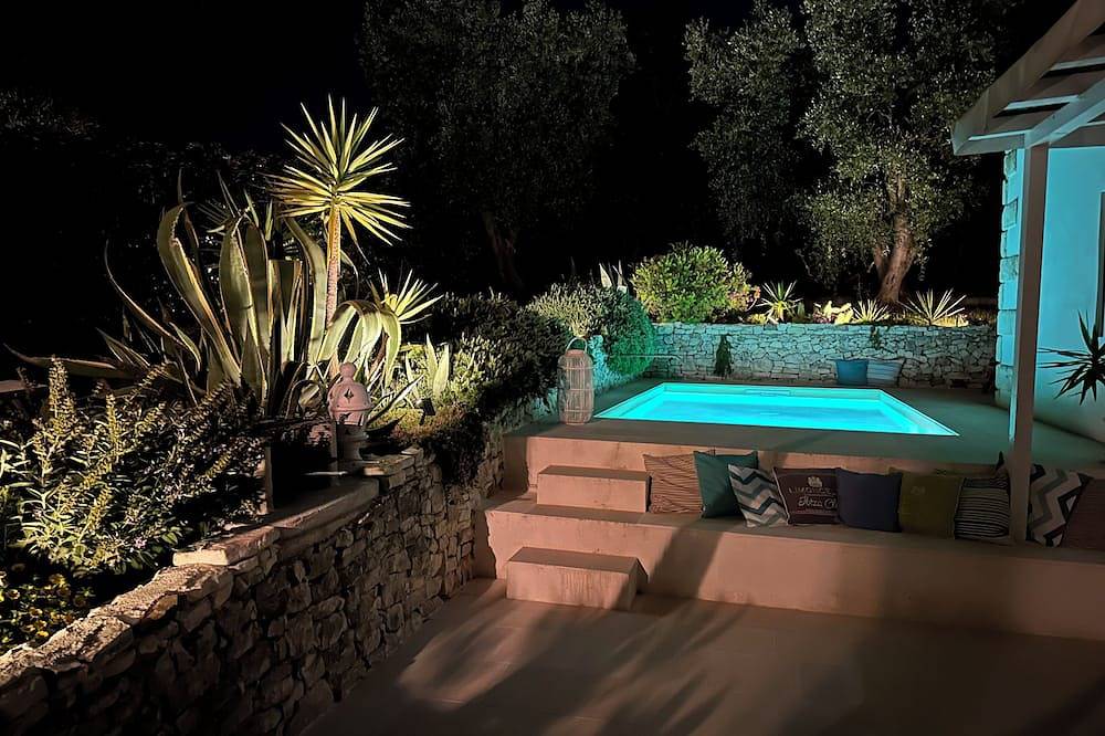 Villa Poggio al Sole Vieste, 1700 villa with pool surrounded by greenery in Vieste, Gargano